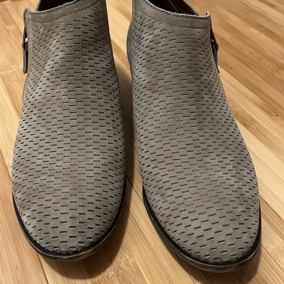 Lucky Brand size ankle boots - like new! - Picture 5 of 5